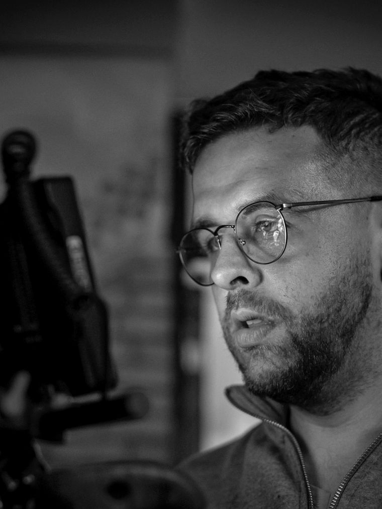 Damian Stawowy - videographer z Wrocławia - przy kamerze na planie