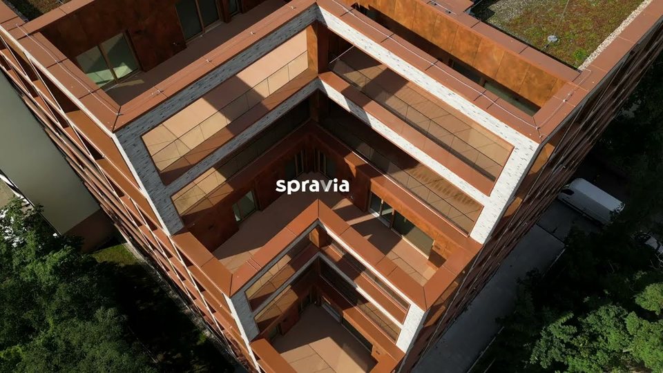 Kadr z filmu „Midori House - apartamenty we Wrocławiu” zrealizowanego dla SPRAVIA